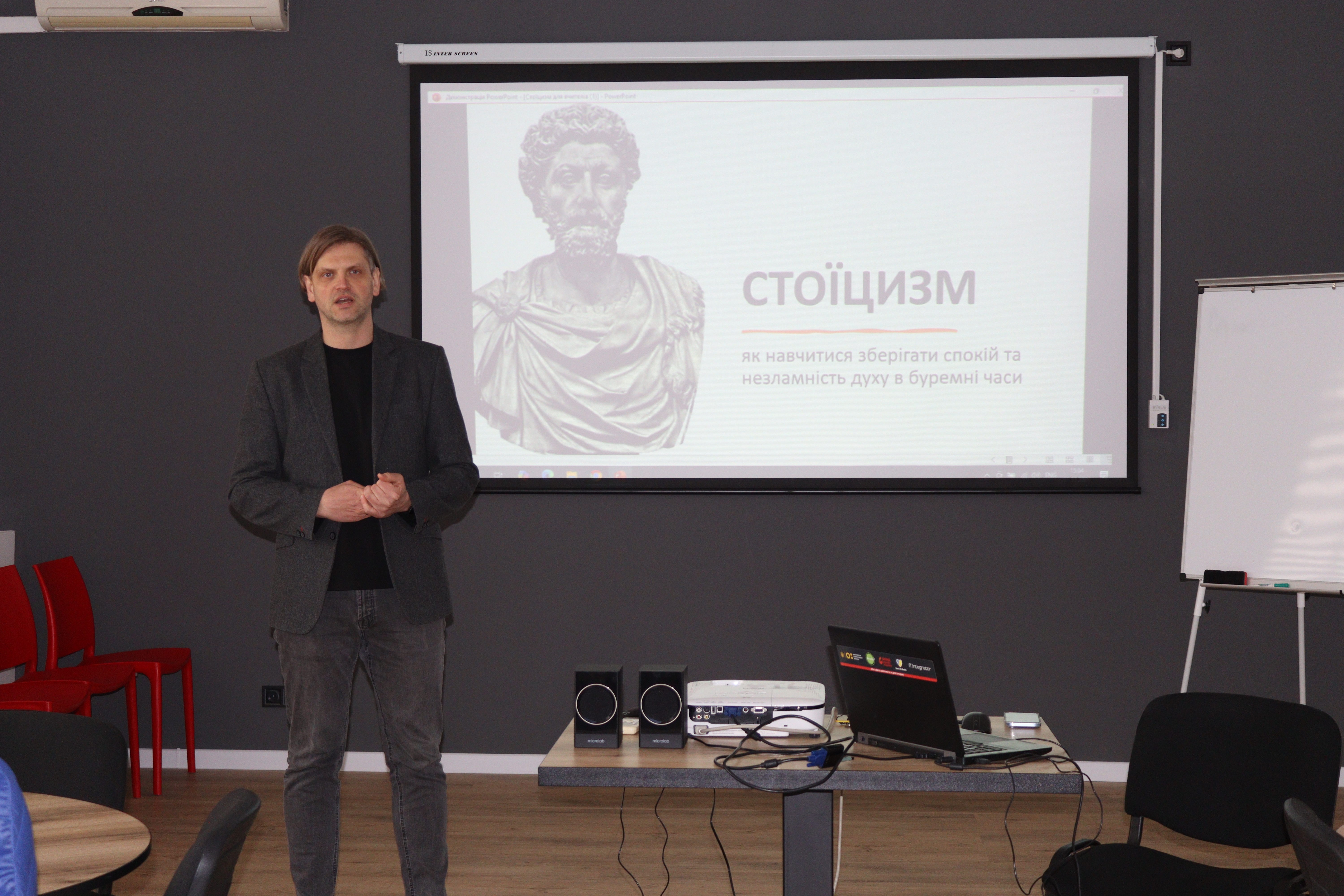 Філософія для життя: як стоїчні практики впливають на психологічне благополуччя